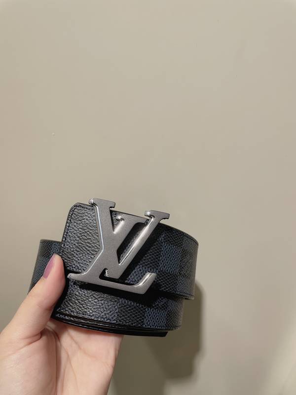 Louis Vuitton 40MM Belt LVB00370